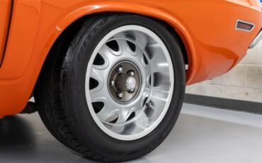 Dodge-Challenger-1971-Coupe-30