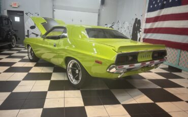 Dodge-Challenger-1972-10