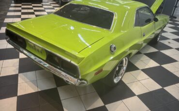 Dodge-Challenger-1972-12