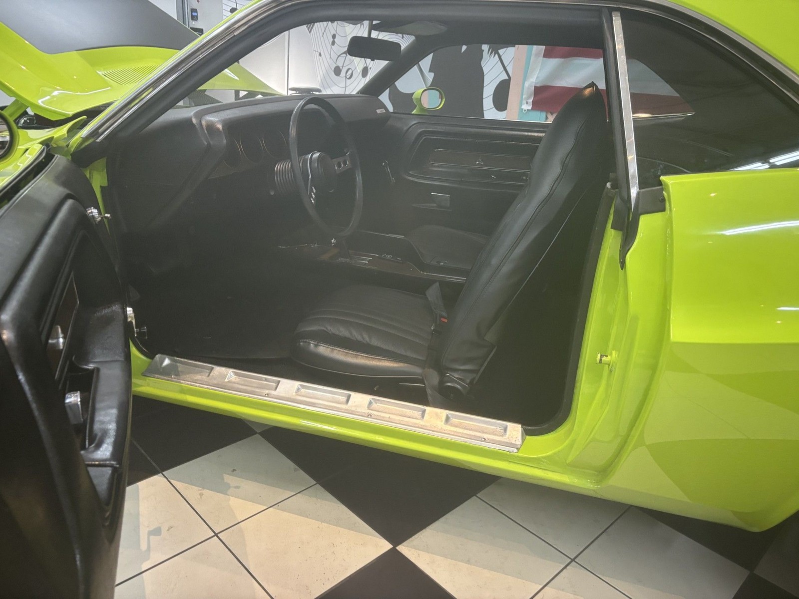 Dodge-Challenger-1972-18