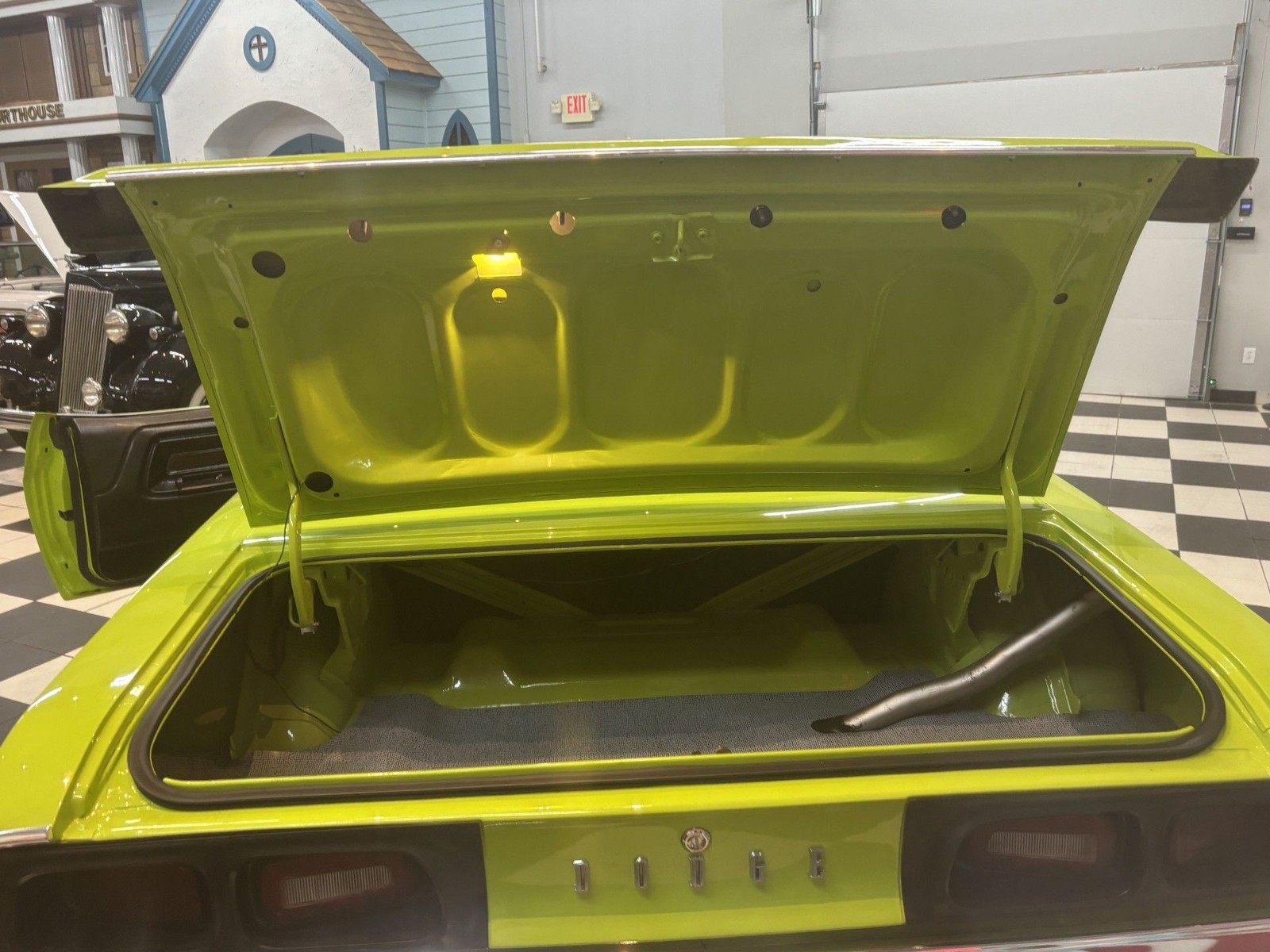 Dodge-Challenger-1972-25