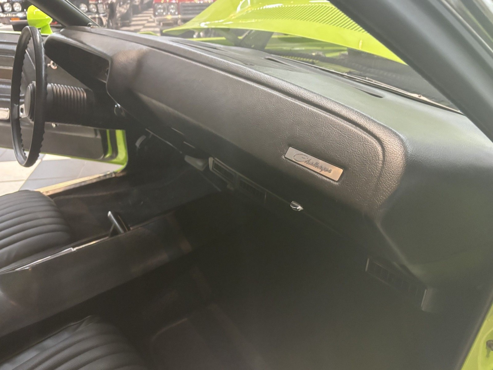 Dodge-Challenger-1972-28