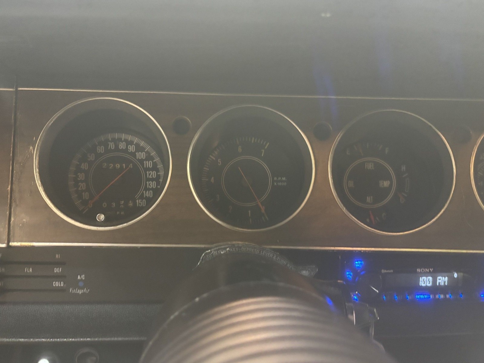 Dodge-Challenger-1972-29