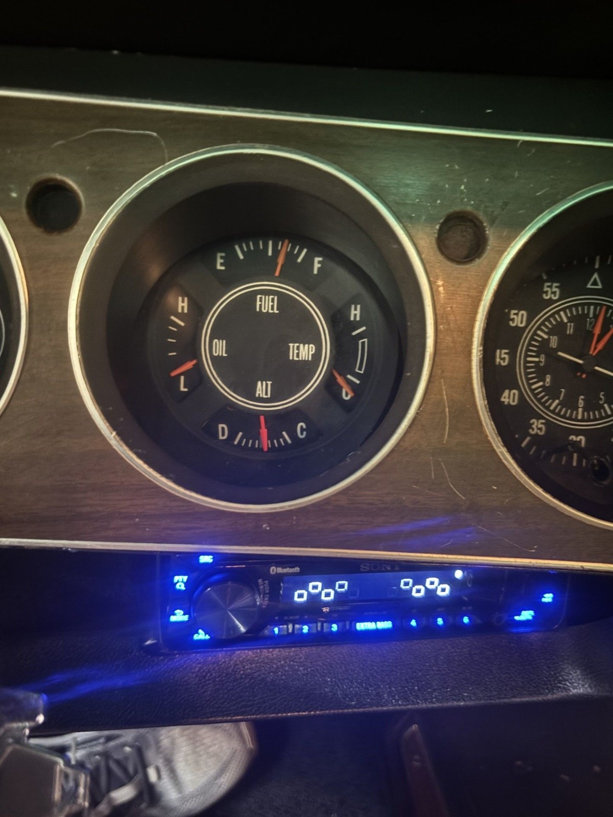 Dodge-Challenger-1972-33