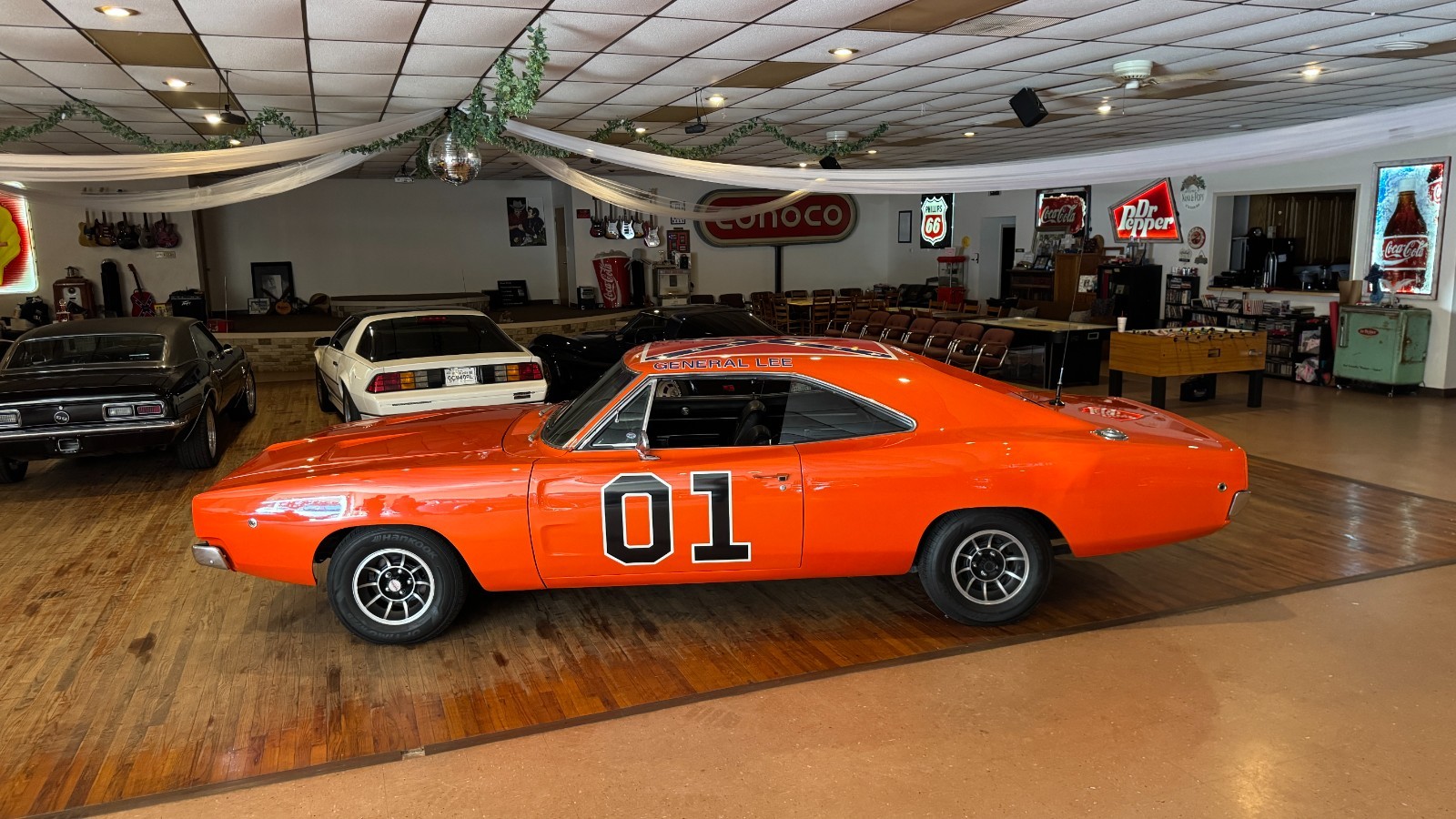 Dodge-Charger-1968-Coupe-4