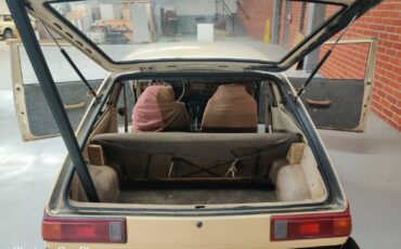 Dodge-Colt-1984-Hatchback-2