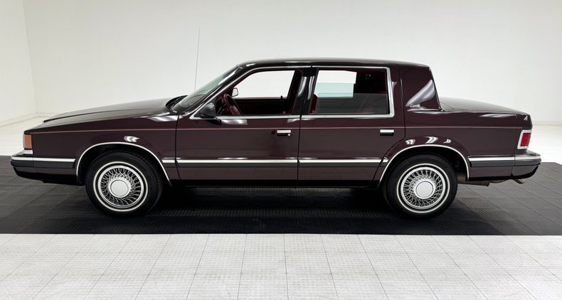 Dodge-Dynasty-1993-Black-Cherry-Red-1