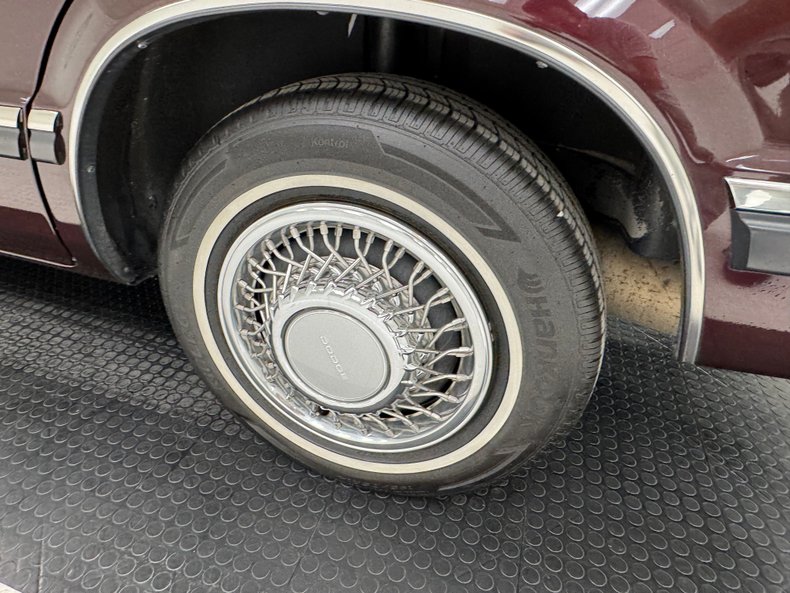 Dodge-Dynasty-1993-Black-Cherry-Red-22