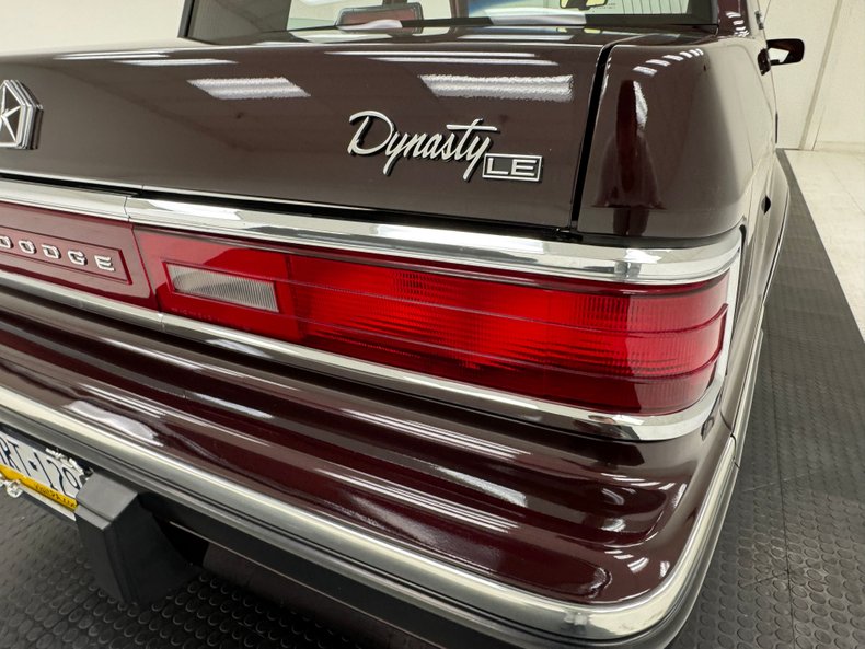 Dodge-Dynasty-1993-Black-Cherry-Red-24