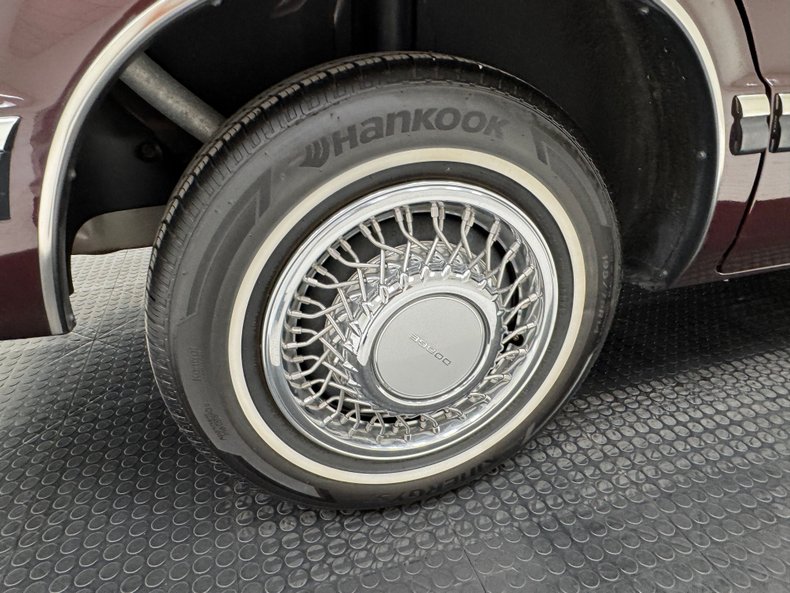 Dodge-Dynasty-1993-Black-Cherry-Red-25