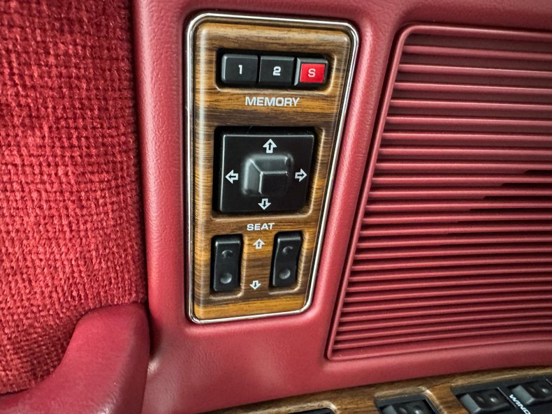 Dodge-Dynasty-1993-Black-Cherry-Red-37