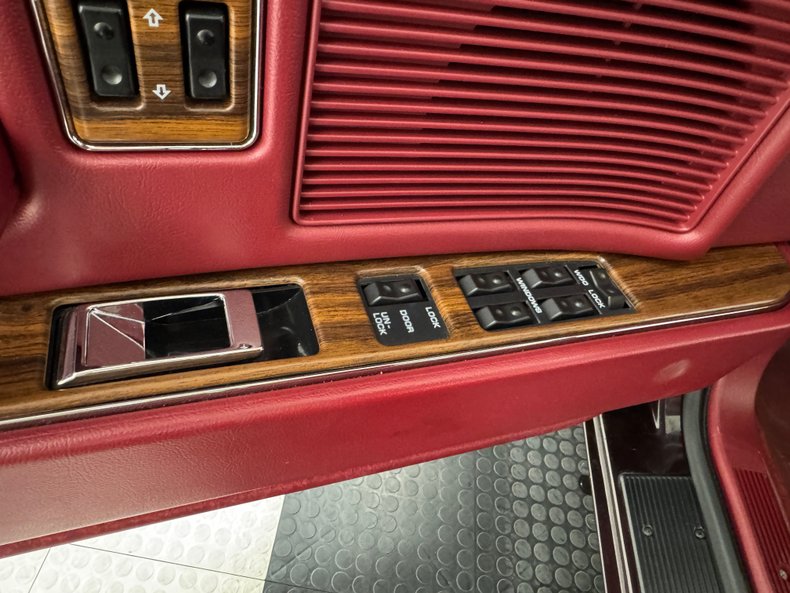 Dodge-Dynasty-1993-Black-Cherry-Red-38