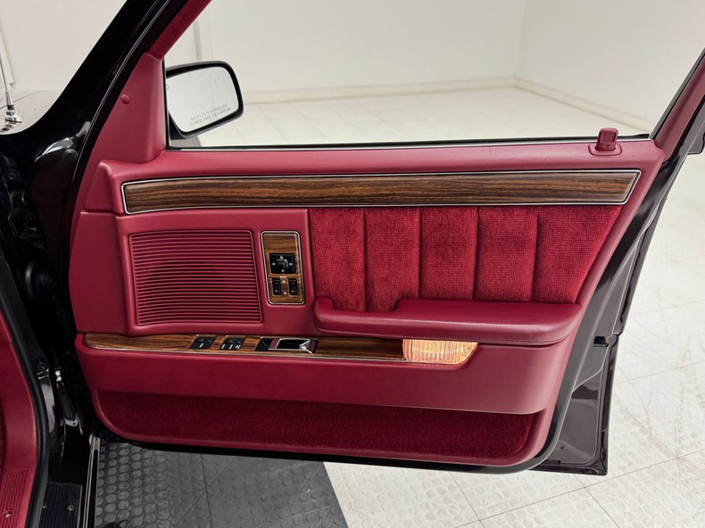 Dodge-Dynasty-1993-Black-Cherry-Red-40