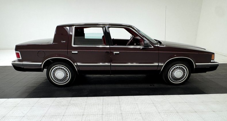 Dodge-Dynasty-1993-Black-Cherry-Red-5