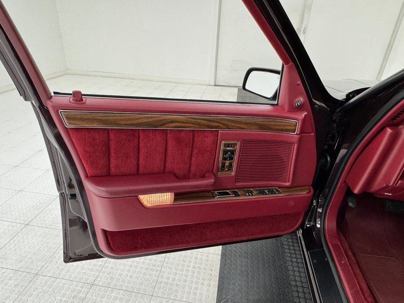 Dodge-Dynasty-1993-Black-Cherry-Red-7