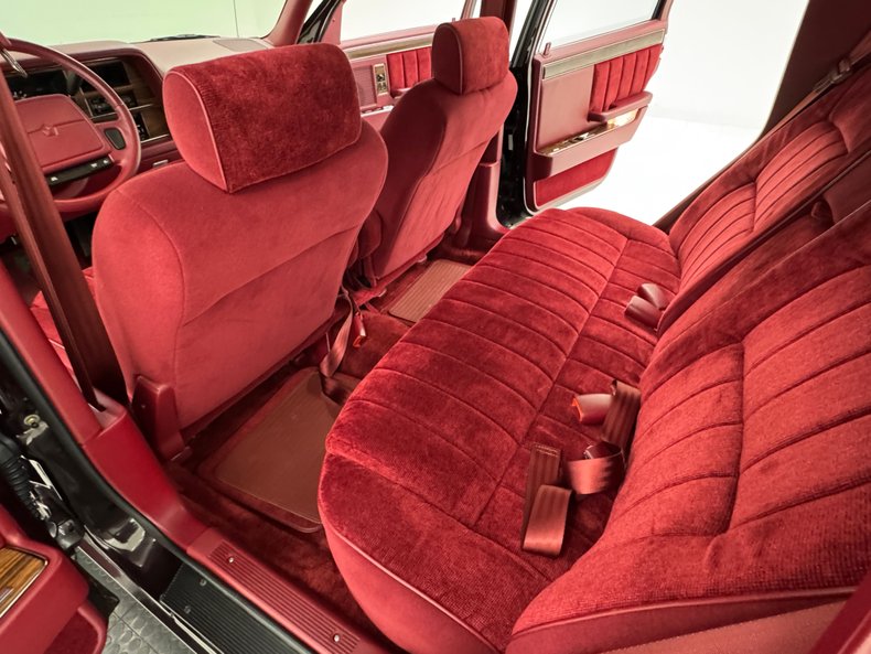 Dodge-Dynasty-1993-Black-Cherry-Red-8