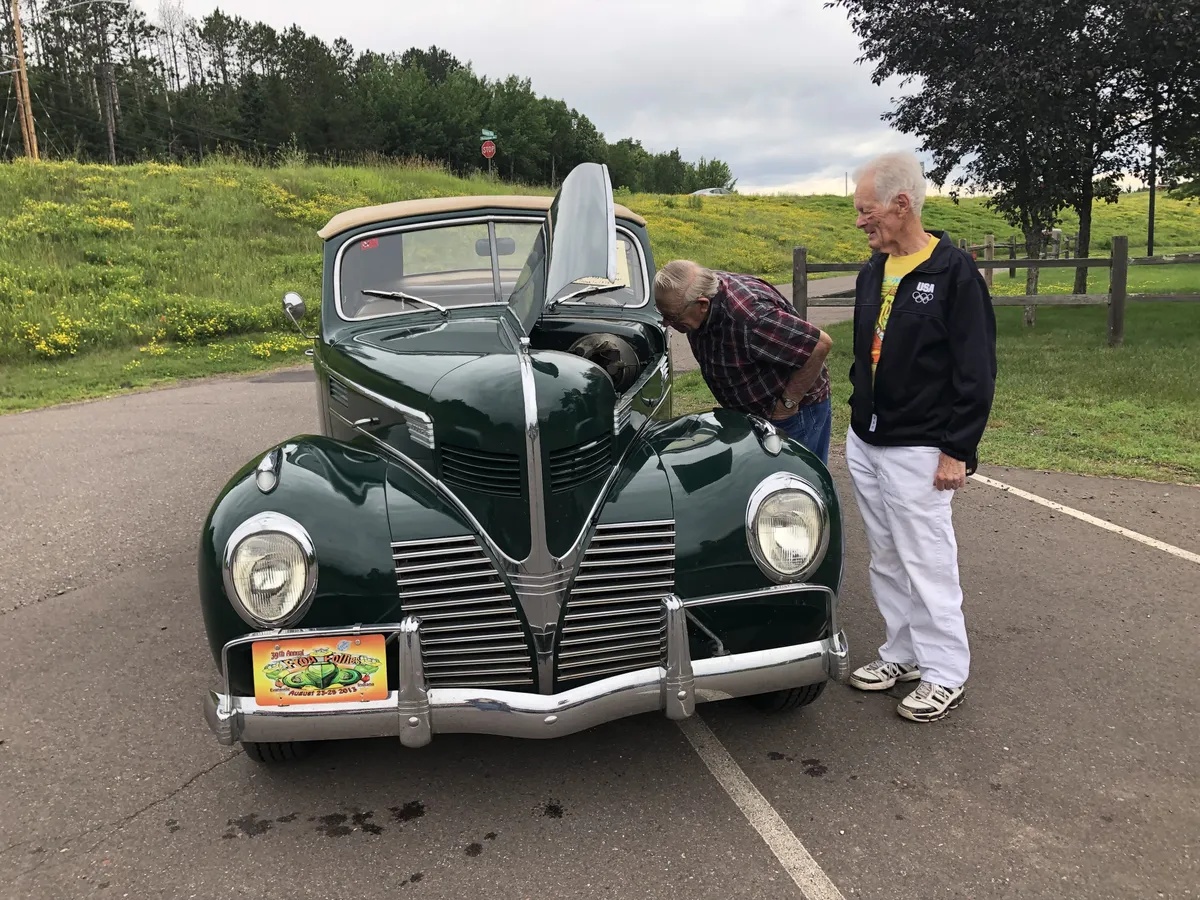 Dodge-Luxury-liner-1939-4