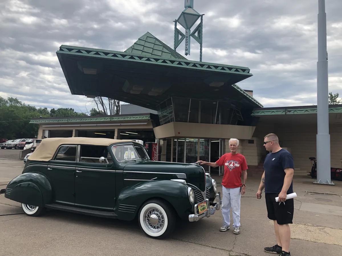 Dodge-Luxury-liner-1939-5