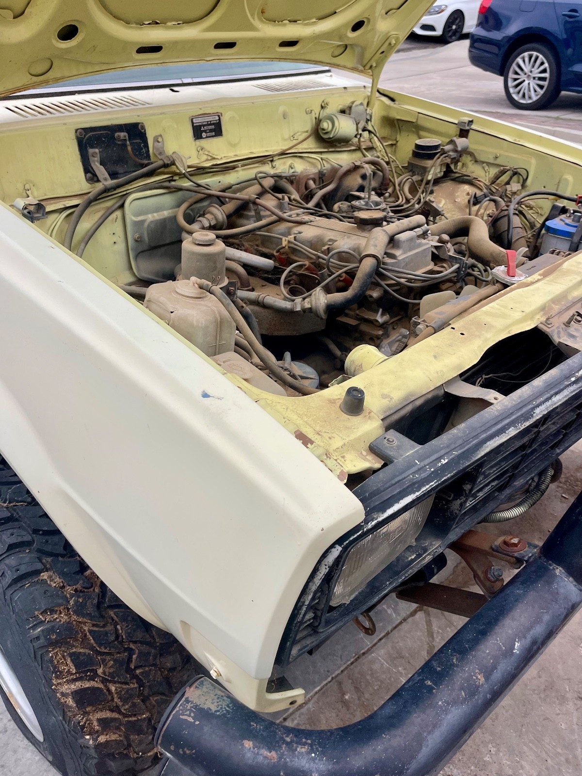 Dodge-Other-Pickups-1982-Standard-Cab-Pickup-9