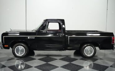 Dodge-Other-Pickups-1983-Pickup-Truck-2