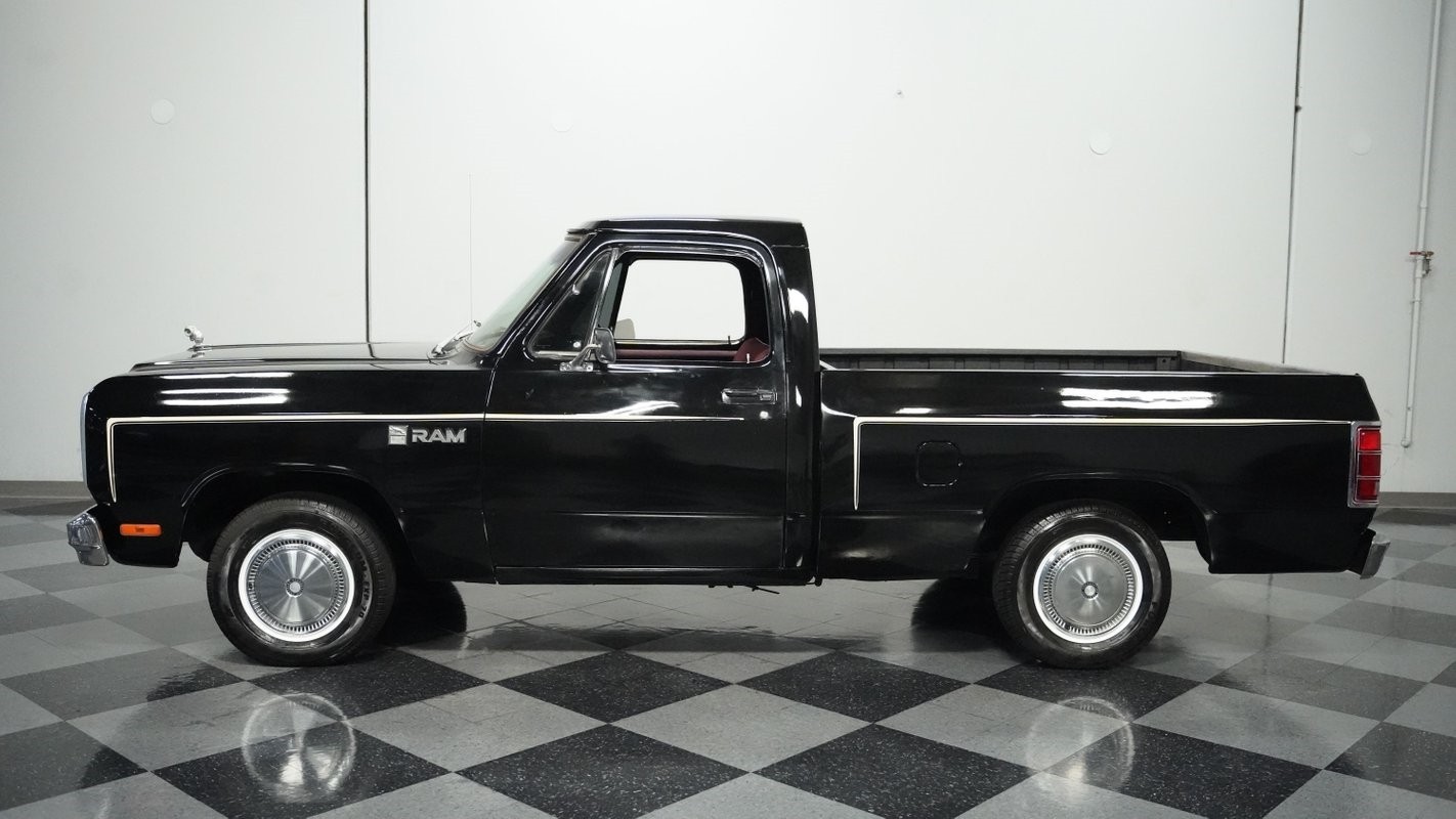 Dodge-Other-Pickups-1983-Pickup-Truck-2