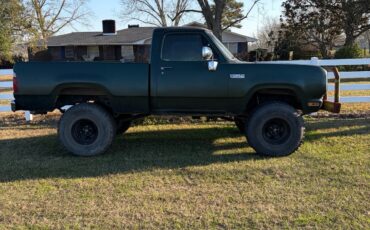 Dodge-Power-Wagon-1978