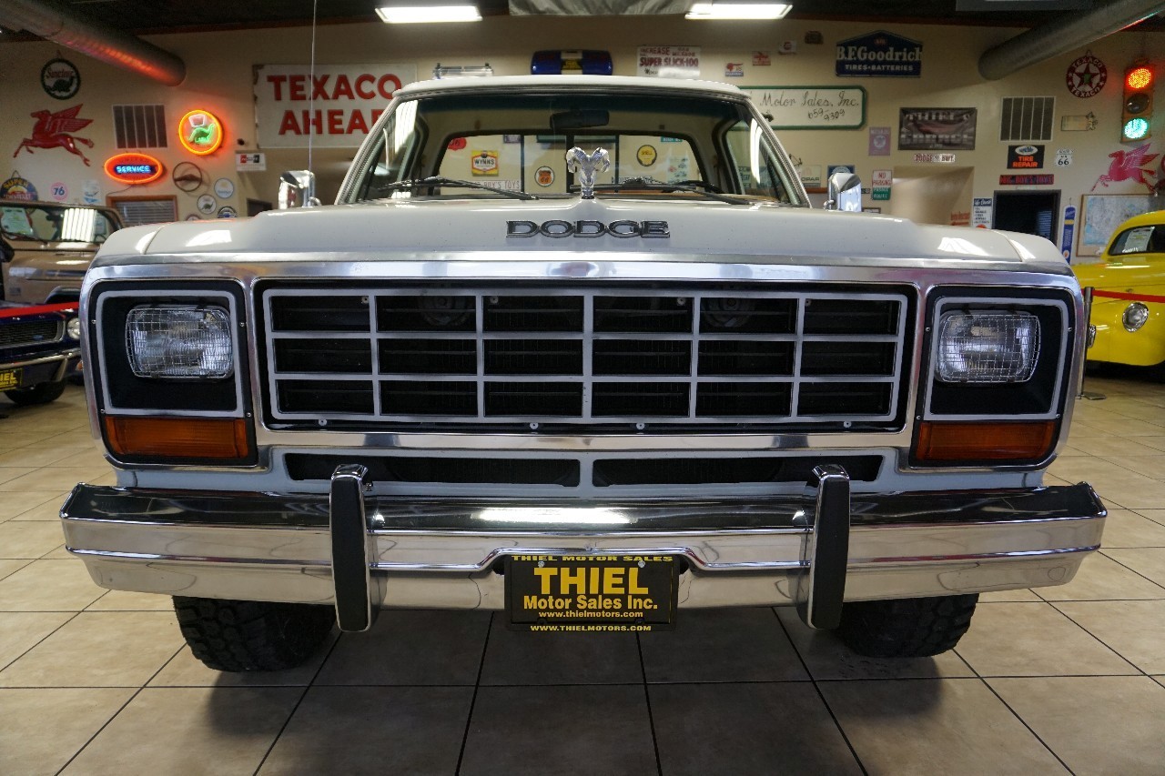 Dodge-Power-Wagon-1985-Standard-Cab-Pickup-11