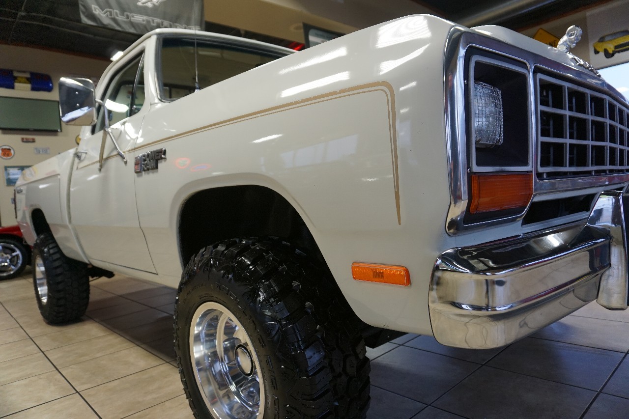 Dodge-Power-Wagon-1985-Standard-Cab-Pickup-12