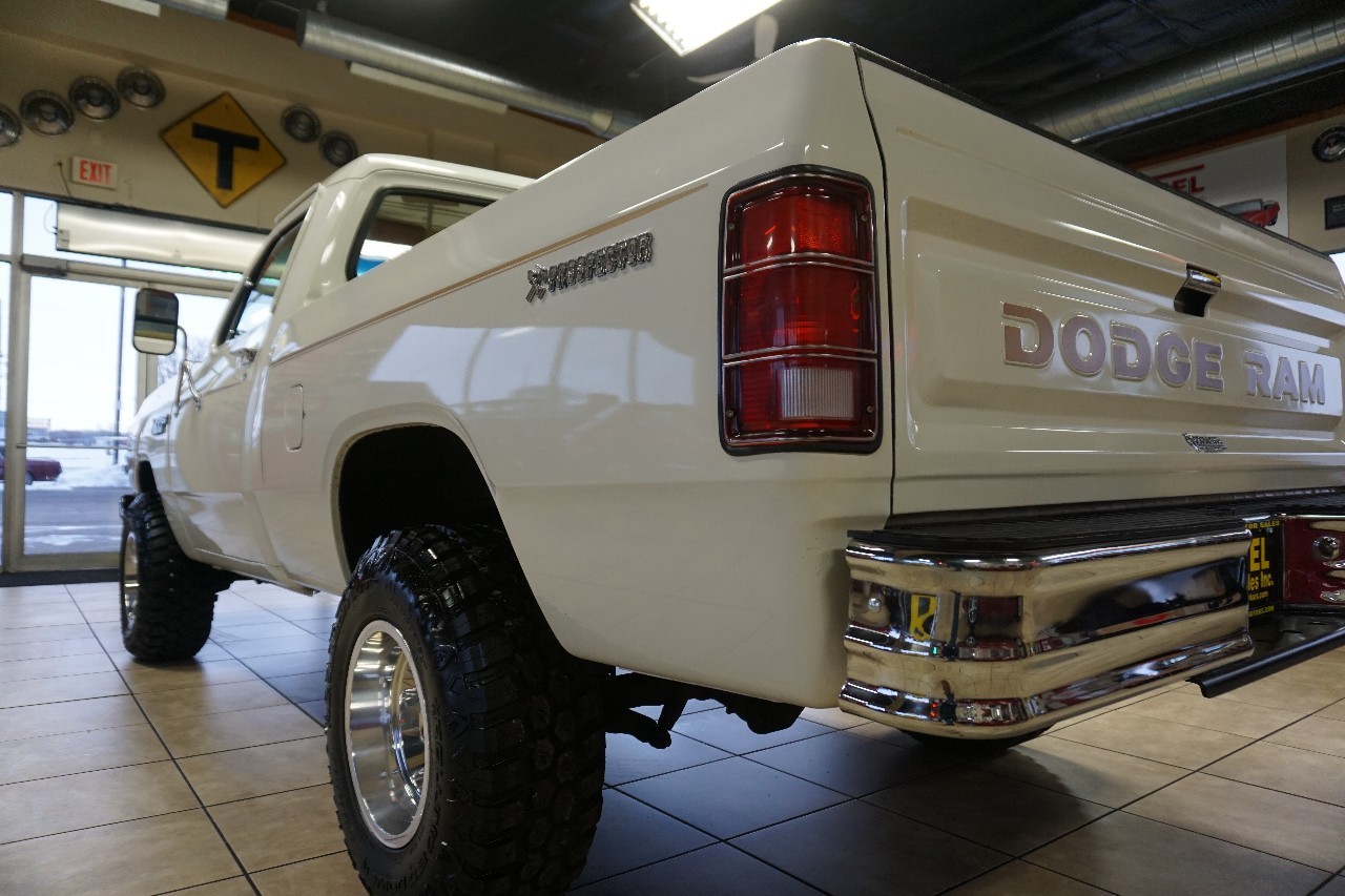 Dodge-Power-Wagon-1985-Standard-Cab-Pickup-15