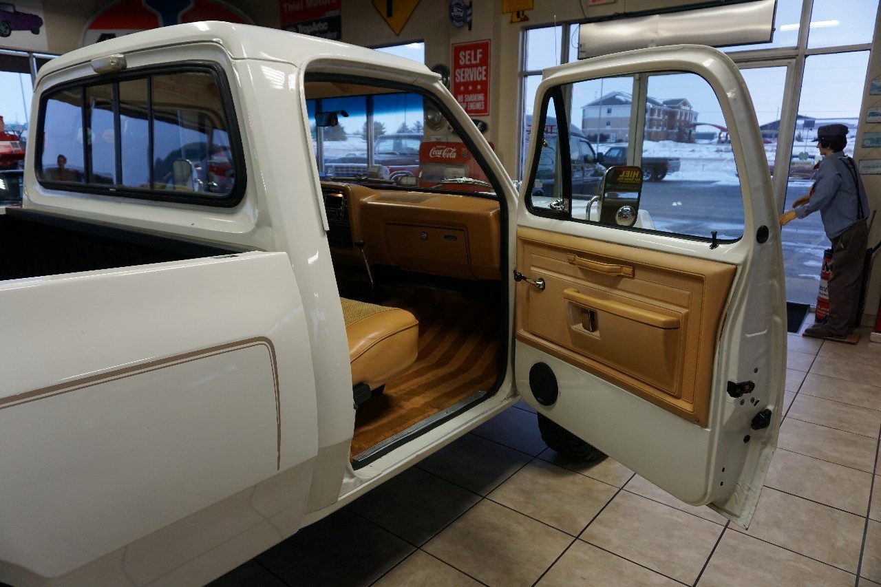 Dodge-Power-Wagon-1985-Standard-Cab-Pickup-22