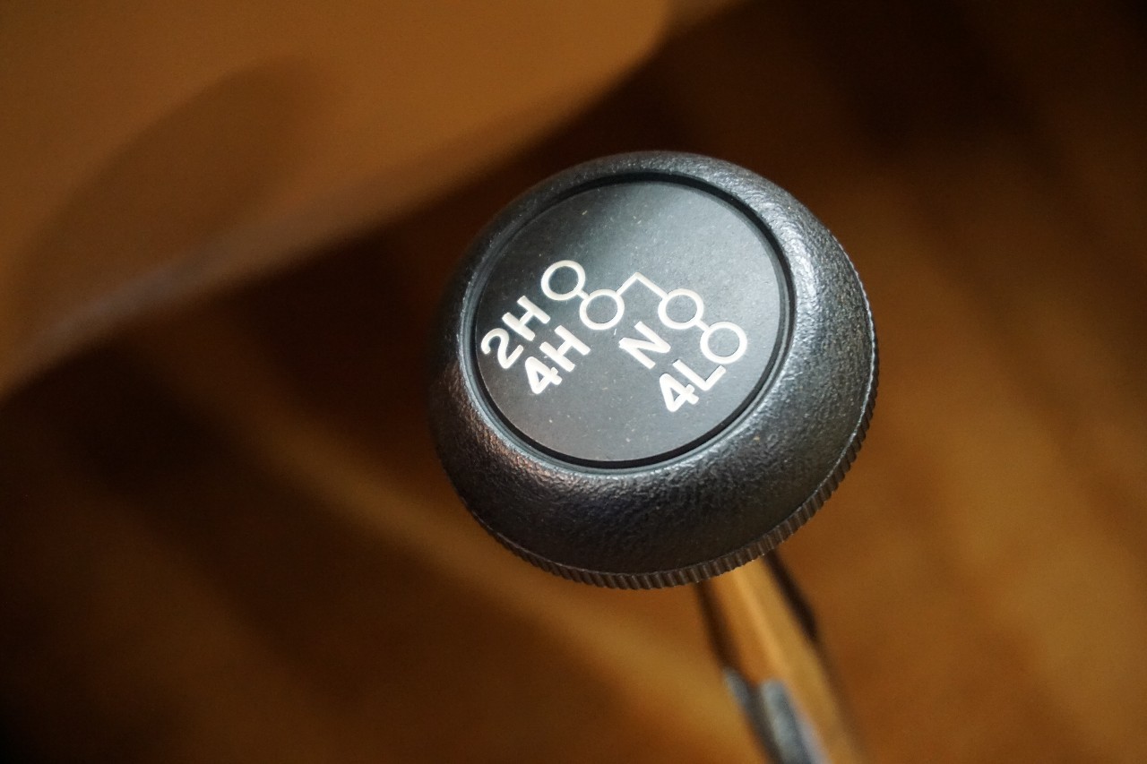 Dodge-Power-Wagon-1985-Standard-Cab-Pickup-28