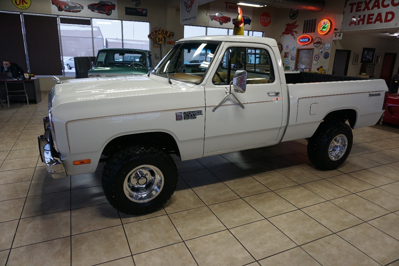 Dodge-Power-Wagon-1985-Standard-Cab-Pickup-37