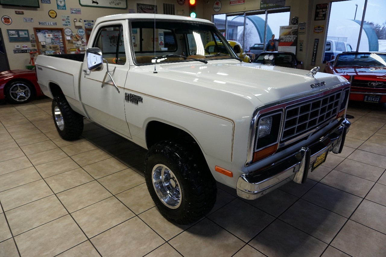 Dodge-Power-Wagon-1985-Standard-Cab-Pickup-9