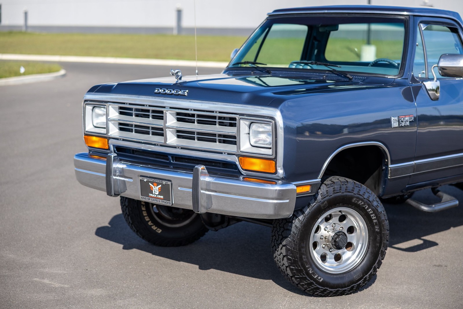 Dodge-Ram-1500-1989-Pickup-Truck-2
