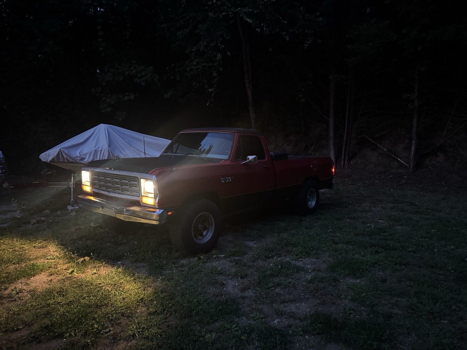 Dodge-Ram-2500-1984-1