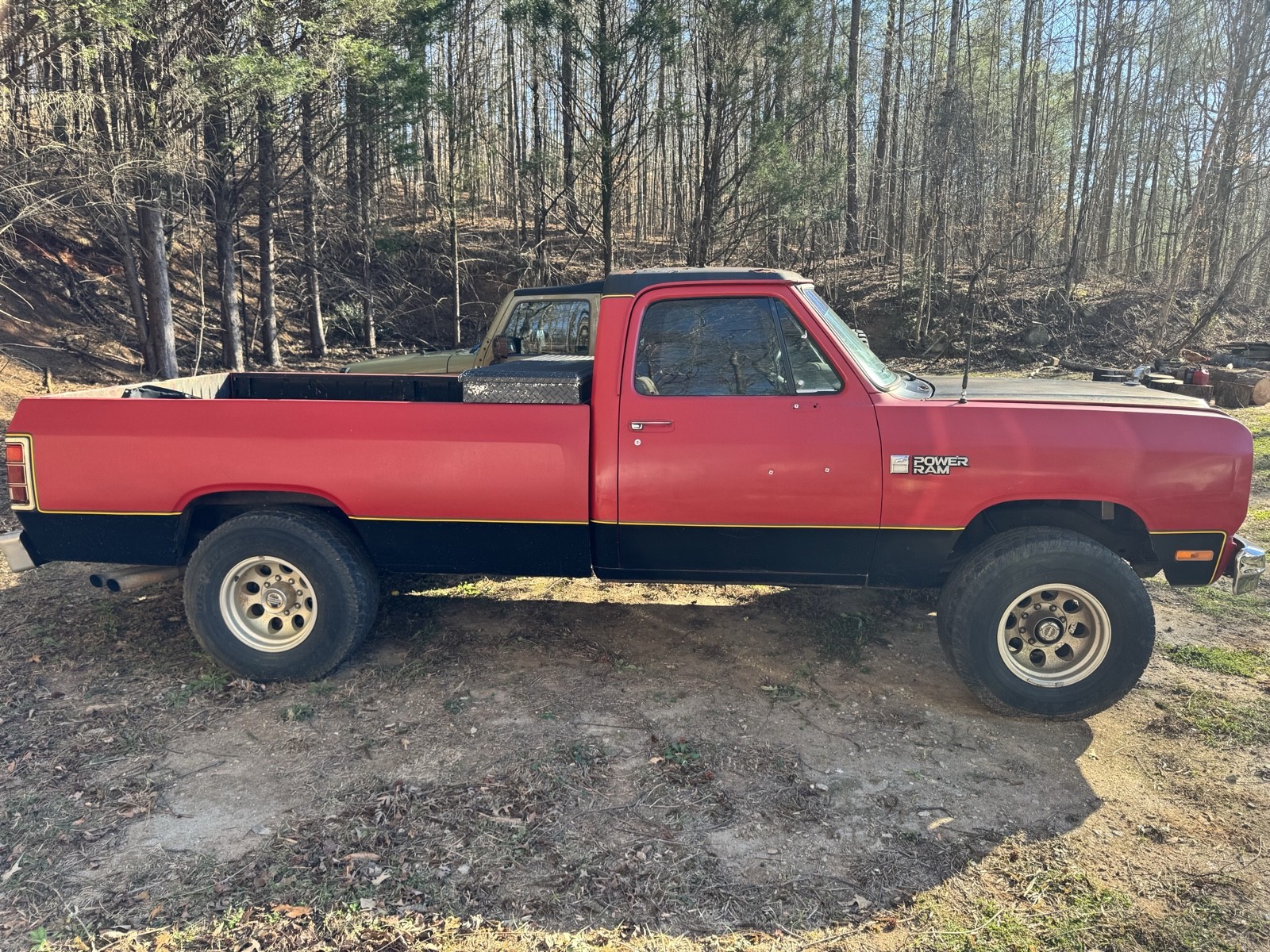Dodge-Ram-2500-1984-1