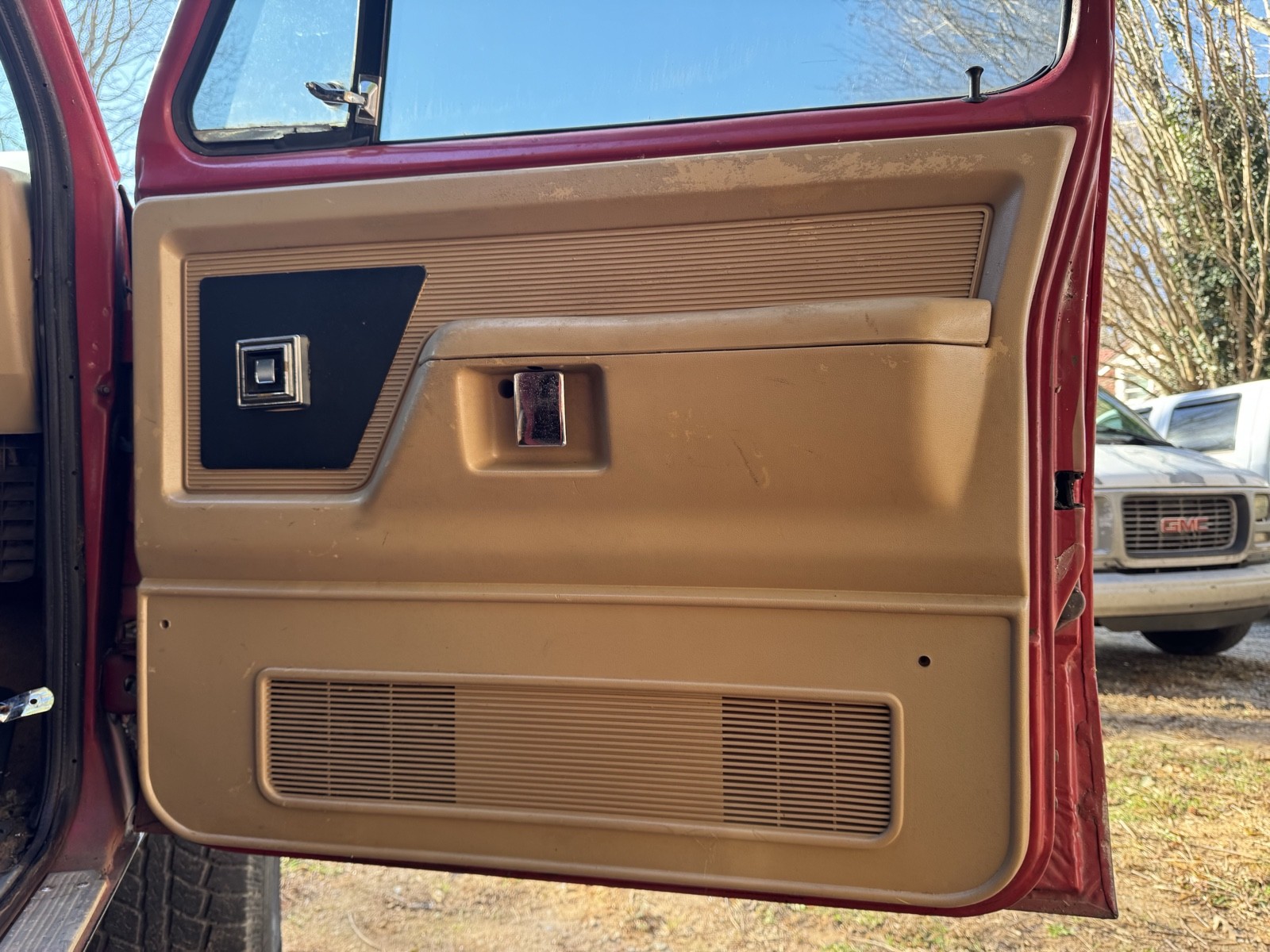 Dodge-Ram-2500-1984-10