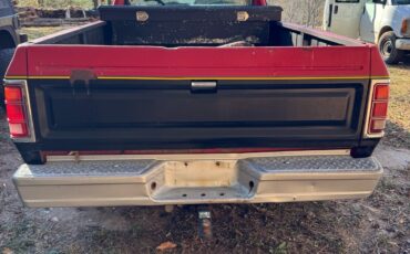 Dodge-Ram-2500-1984-3