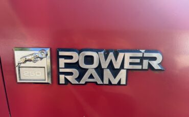 Dodge-Ram-2500-1984-5