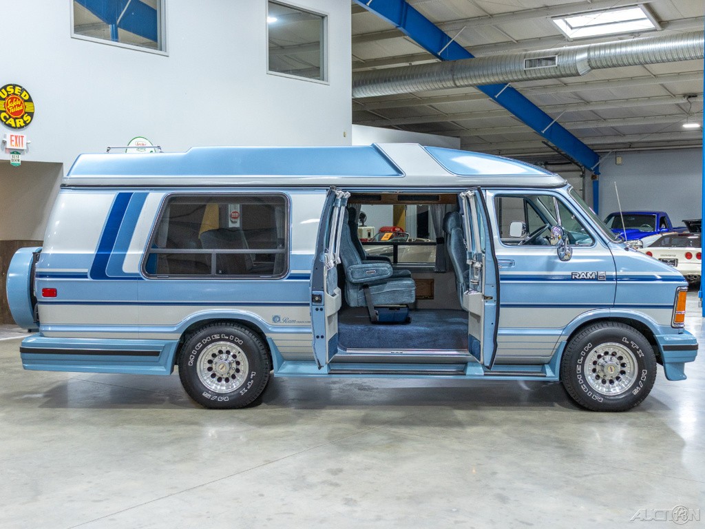 Dodge-Ram-Van-1988-Other-10