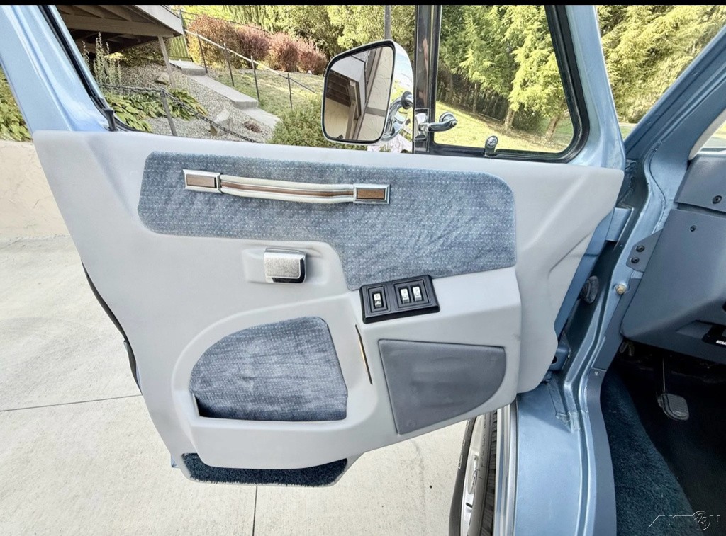 Dodge-Ram-Van-1988-Other-18