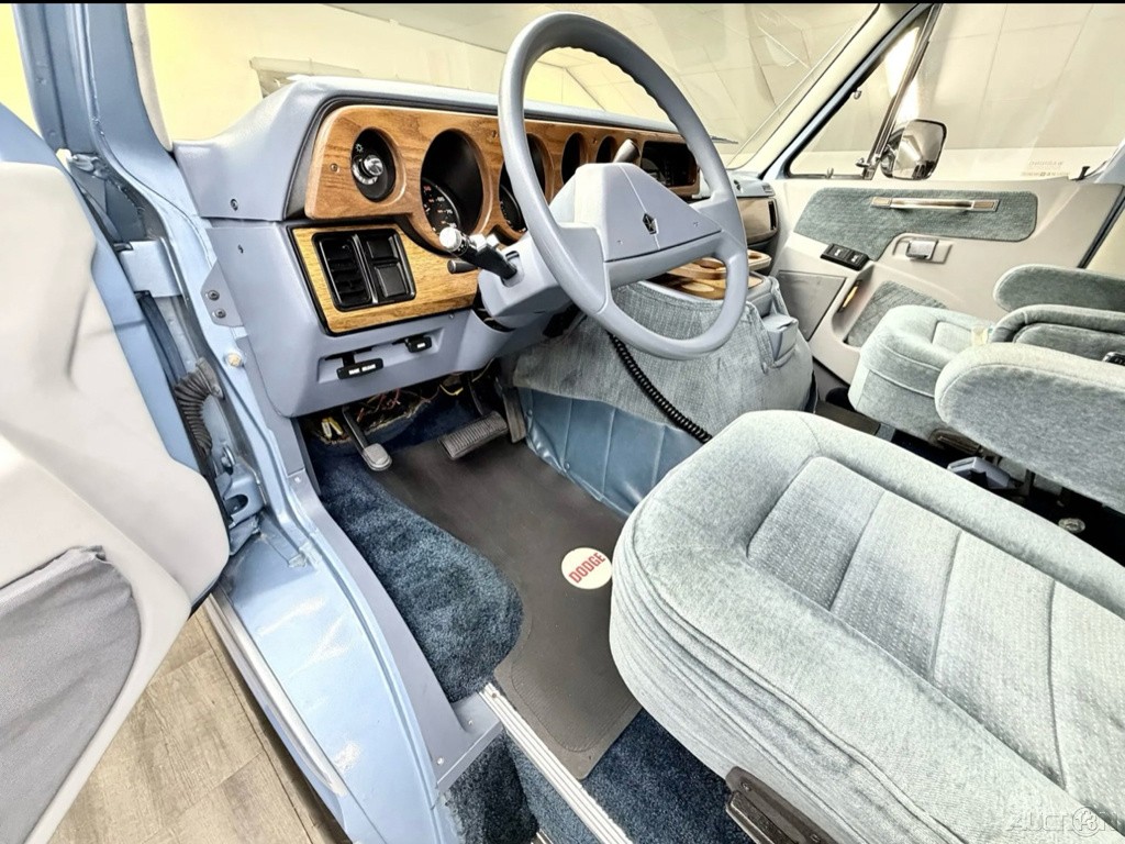 Dodge-Ram-Van-1988-Other-19