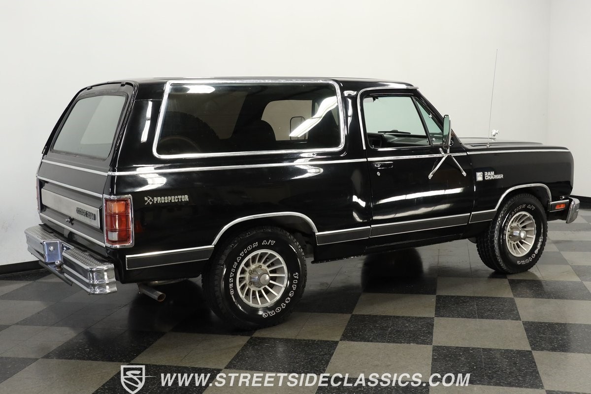 Dodge-Ramcharger-1986-SUV-11