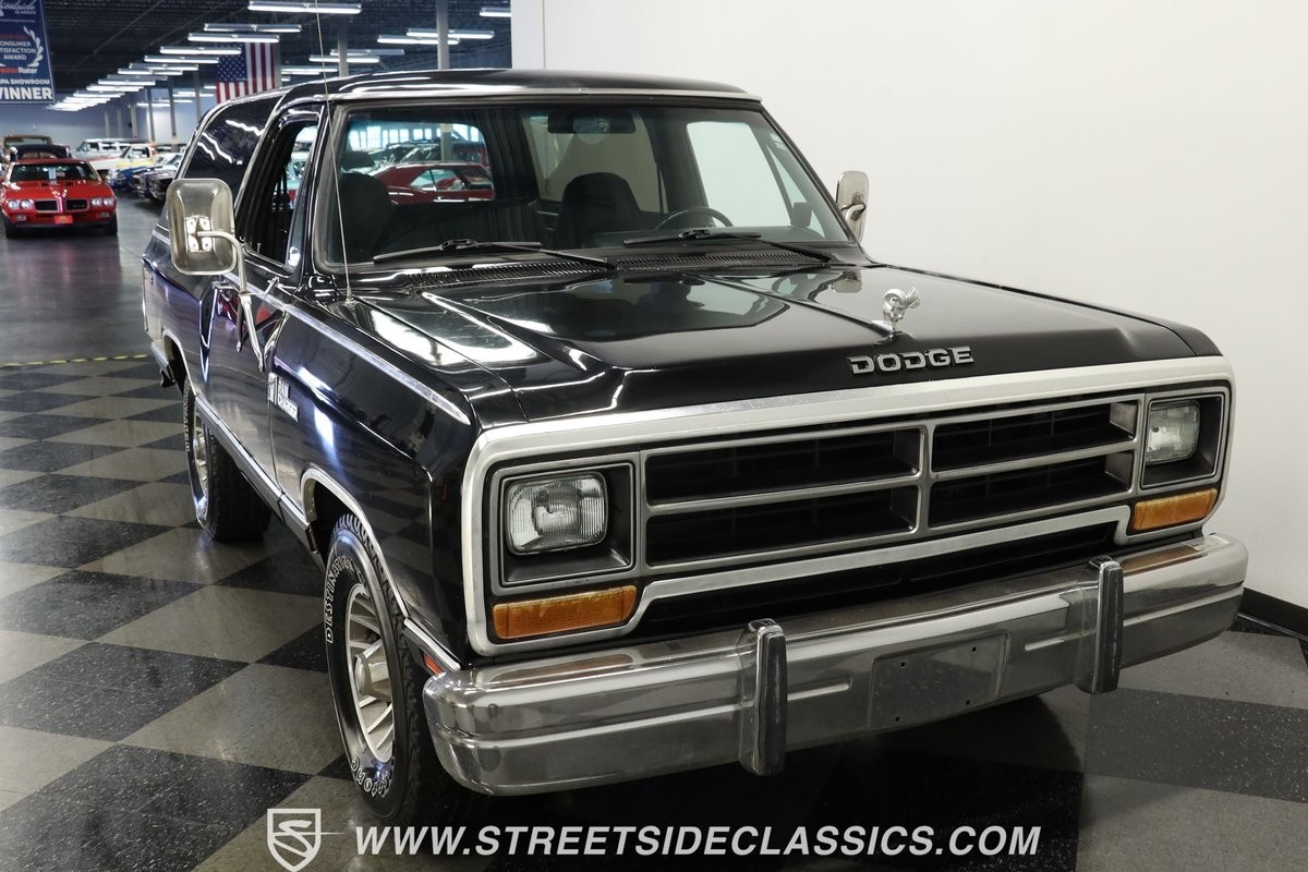 Dodge-Ramcharger-1986-SUV-14