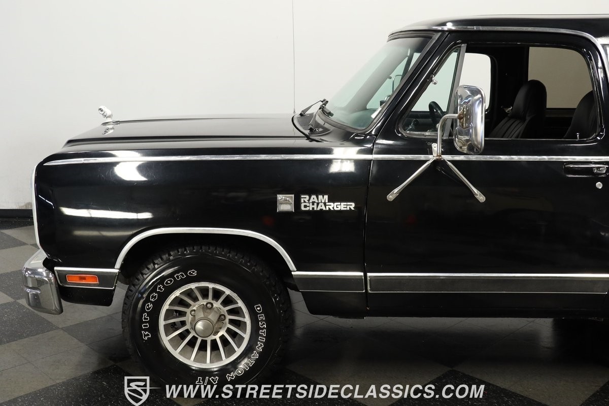 Dodge-Ramcharger-1986-SUV-22