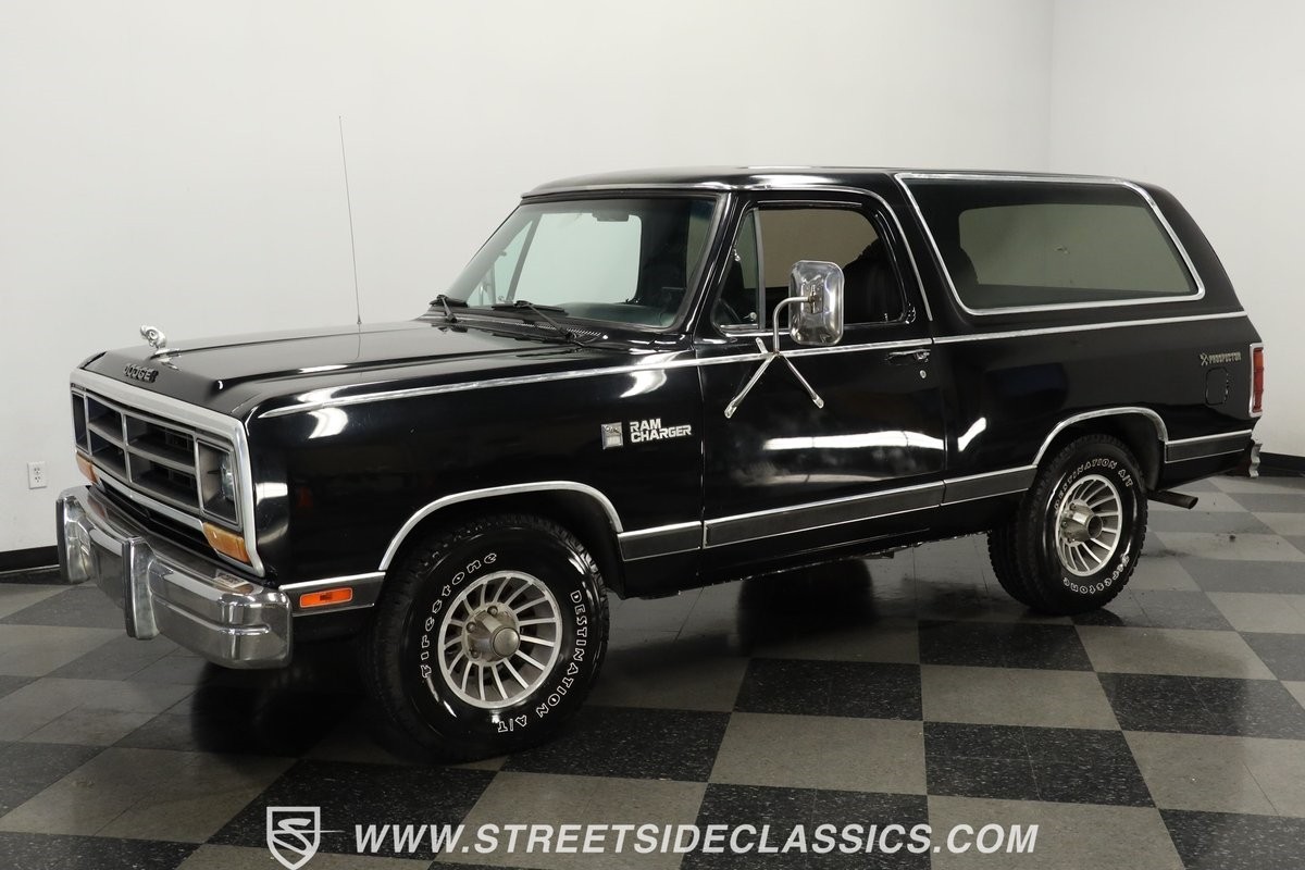 Dodge-Ramcharger-1986-SUV-5