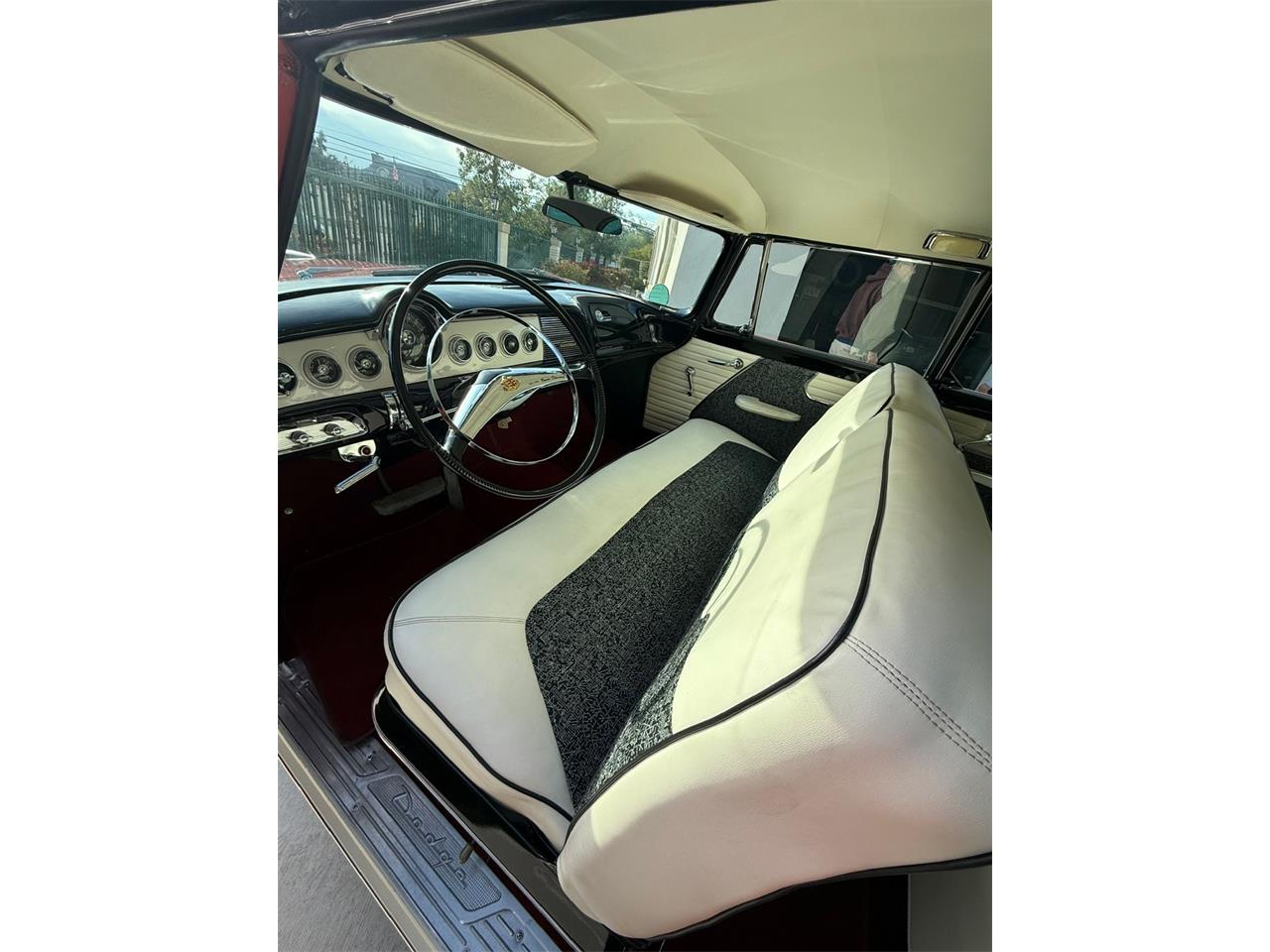 Dodge-Royal-lancer-1955-red-white-black-white-and-black-8