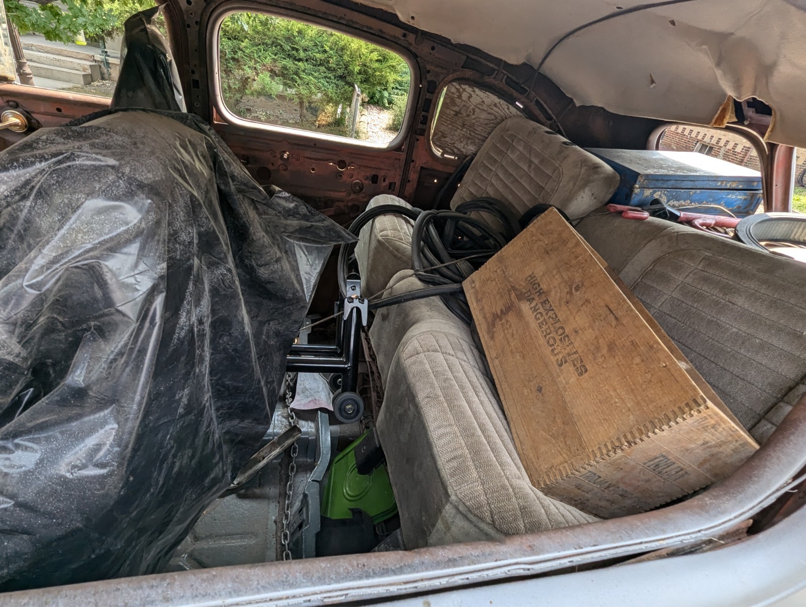 Dodge-Sedan-1938-Sedan-12