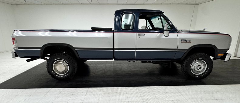 Dodge-W250-1992-Midnight-Blue-Metall-Dark-Gray-14