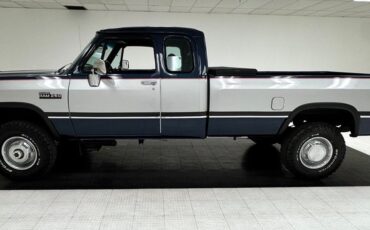 Dodge-W250-1992-Midnight-Blue-Metall-Dark-Gray-39